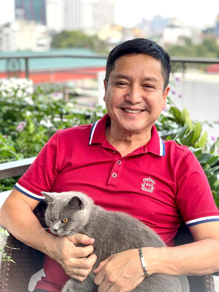 Nam diễn viên tận hưởng cuộc sống sang chảnh tuổi về hưu.