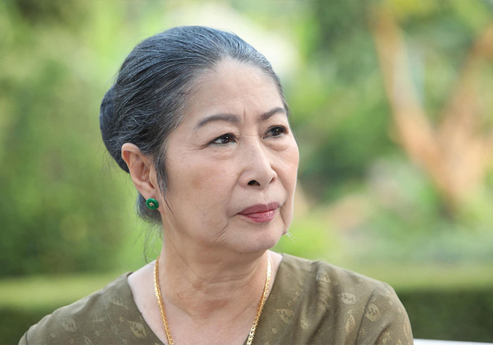 Vượt qua nhiều biến cố, NSƯT Kim Phương có cuộc sống viên mãn bên con cháu. Bà thoải mái làm nghề và sống lạc quan, tận hưởng tuổi xế chiều.