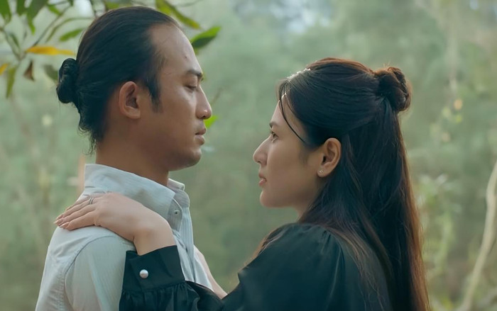 Cảnh thân mật của Doãn Quốc Đam và Việt Hoa giúp Độc đạo đạt triệu view Ảnh 2