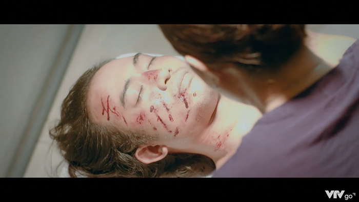 Hồng (Doãn Quốc Đam) bị Quân già xử