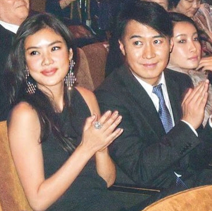 Ly hôn người chồng đầu tiên, Lạc Cơ Nhi nhận hơn 350 tỷ đồng.