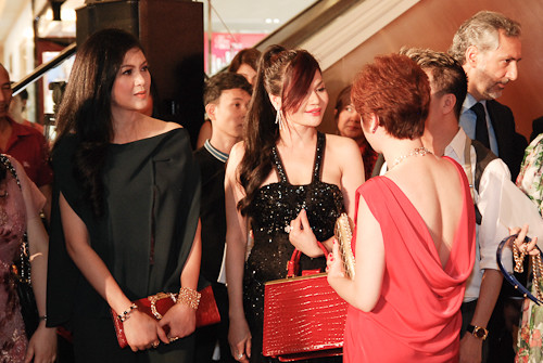 Bà Liễu (cột tóc) từng dấn thân vào giới giải trí và lấy nghệ danh là Anna Nguyễn.