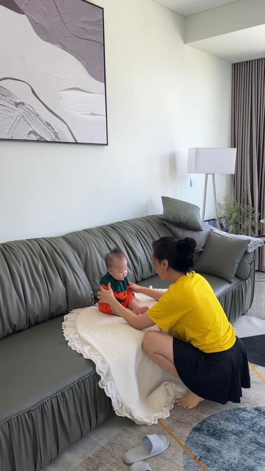 Phương Oanh cho biết đã nhường hết đất diễn cho 2 con. 