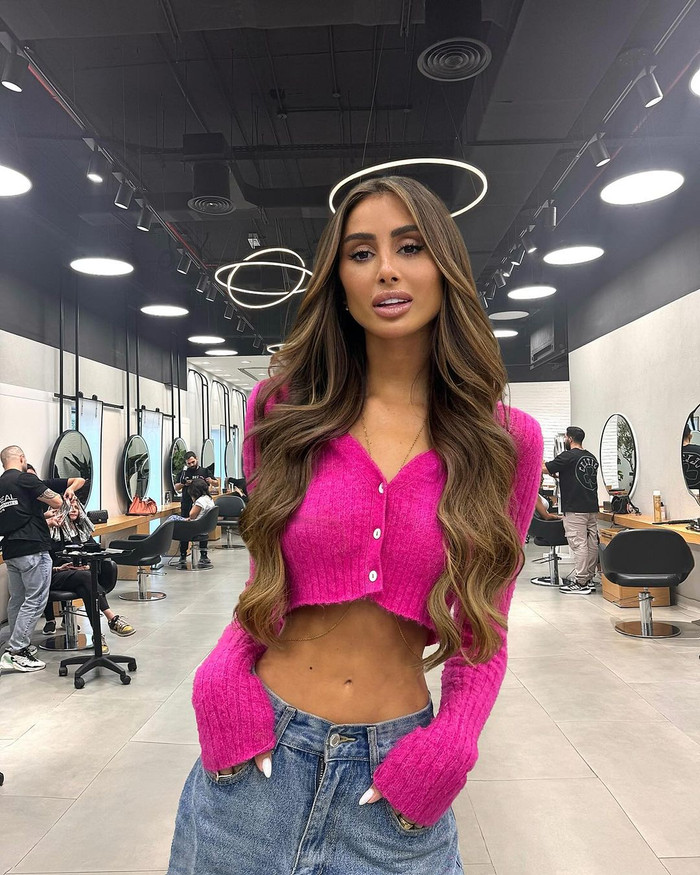 Từ khoang phổ thông, nữ người mẫu 'phông bạt' thành hạng thương gia.