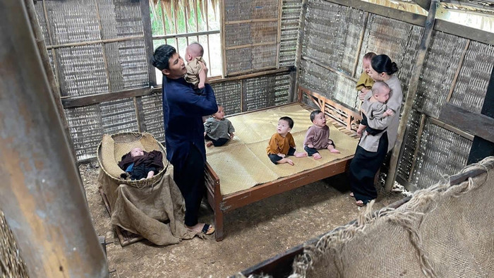 Trong phim mới, Thanh Thức và vợ có với nhau 7 người con.