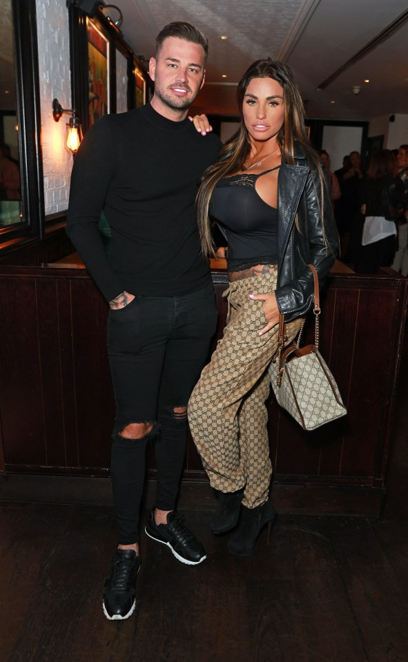 Carl Woods và Katie Price thời còn mặn nồng. 