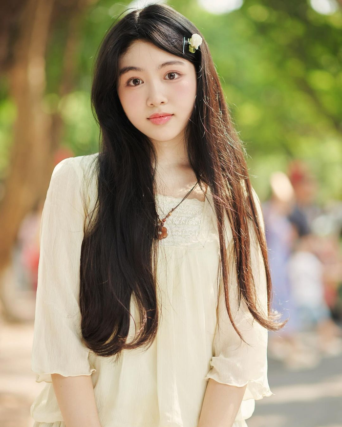 Con gái Quyền Linh luôn được yêu thích bởi vẻ đẹp trong trẻo và ngọt ngào.