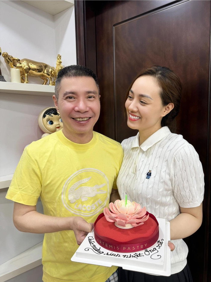 Thường xuyên chia sẻ cuộc sống cá nhân lên mạng xã hội, vợ Công Lý thường xuyên gặp bình luận trái chiều.