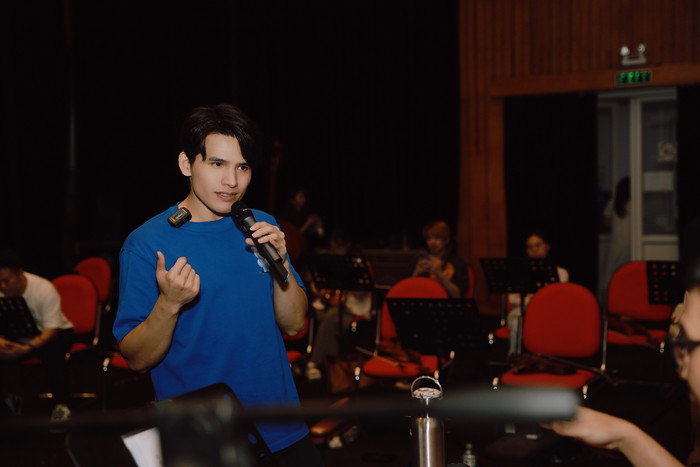 Quốc Thiên chăm chỉ tập luyện để chuẩn bị cho đêm live concert tại Đà Lạt tối 2/11 tới đây. 