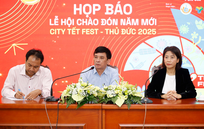 Ban tổ chức trả lời những giải đáp của giới truyền thông xoay quanh sự kiện lễ hội chào đón năm mới 2025.