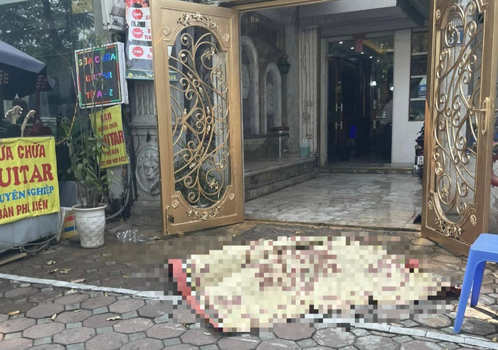 Rơi từ tầng 6 quán karaoke, người đàn ông tử vong tại chỗ Ảnh 1
