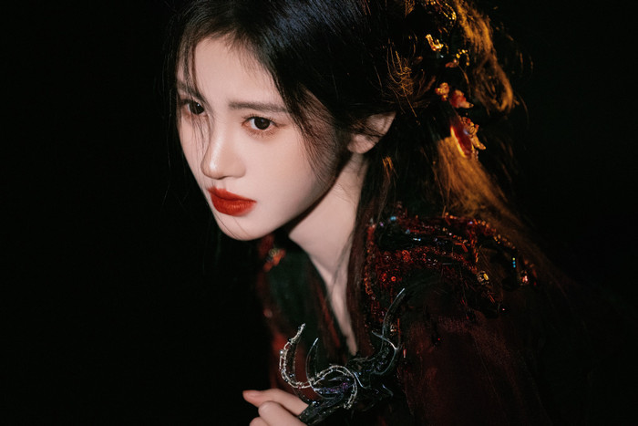 Mỹ nhân 4000 năm Cúc Tịnh Y ngày một thăng hạng nhan sắc.