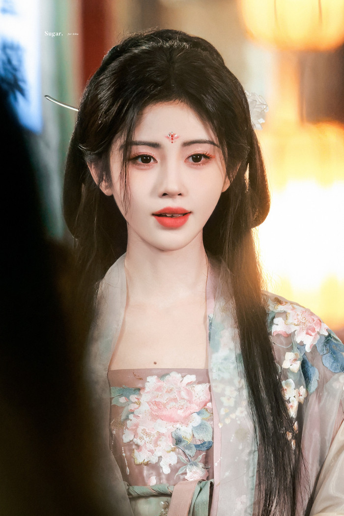 Cúc Tịnh Y vốn đã sở hữu lượng fan lớn, tài nguyên tốt.