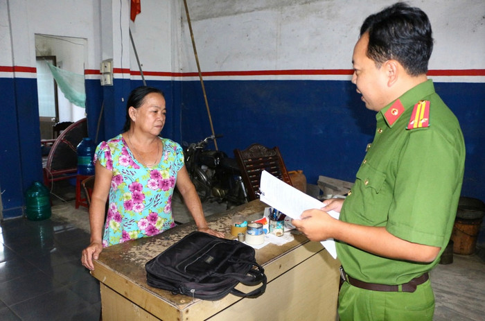 Cháu gái 60 tuổi nhẫn tâm trộm vàng của dì 87 tuổi ở Vĩnh Long.