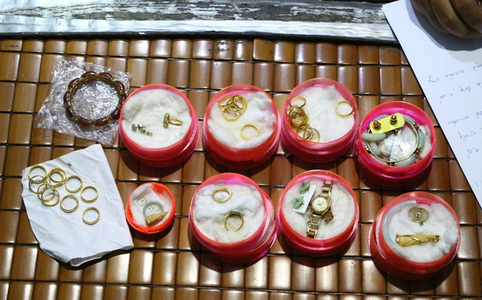 Bắt tạm giam 2 chị em trộm hơn 100 lượng vàng của dì ruột 87 tuổi ở Vĩnh Long Ảnh 2