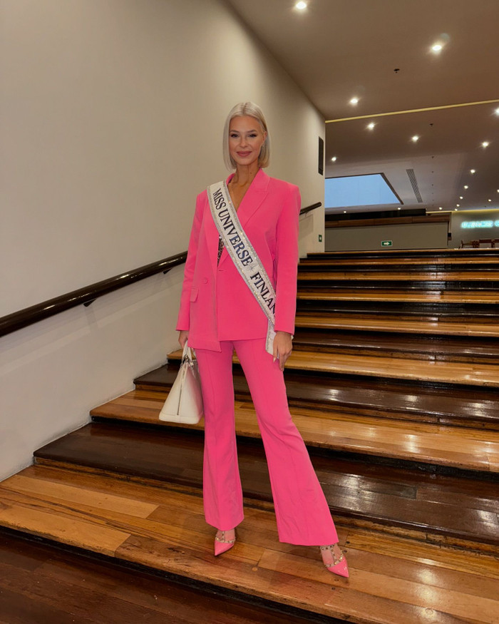 Đại diện Phần Lan tại Miss Universe 2024 chỉ mới cán mốc 24 tuổi. 