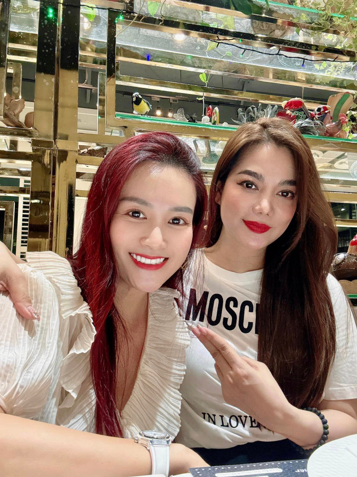 Trương Ngọc Ánh - Anh Thơ thân thiết như 2 chị em ruột.