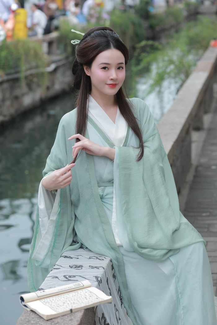 Midu vui chơi ở Trung quốc trong một khoảng thời gian dài. Ảnh; FBNV