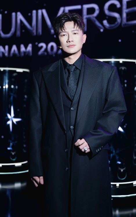 Dược Sĩ Tiến nói không hài lòng khi quá trình thực hiện Miss Universe Vietnam 2024 đánh mất mối quan hệ với Hoàng Thùy. 