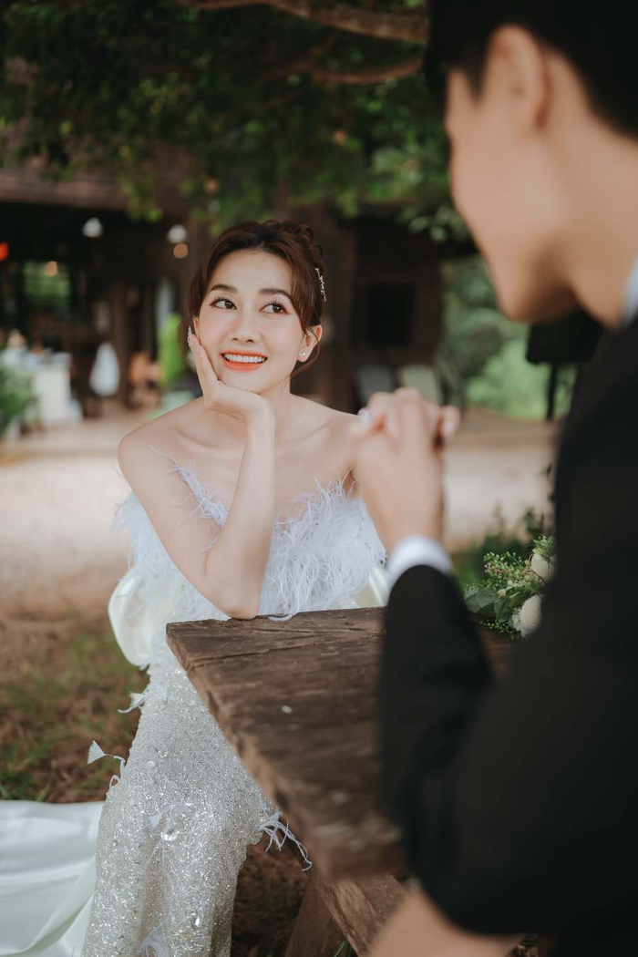 Diễn viên Phương Lan sinh năm 1994, quê ở Huế. Cô nàng được khán giả biết đến thông qua nhiều bộ phim web drama, gần nhất, người đẹp còn để lại ấn tượng qua bộ phim Nhà Bà Nữ của Trấn Thành. Hiện, Phương Lan đang tích cực tham gia các vở kịch của sân khấu Thế giới trẻ và Nụ cười mới. 