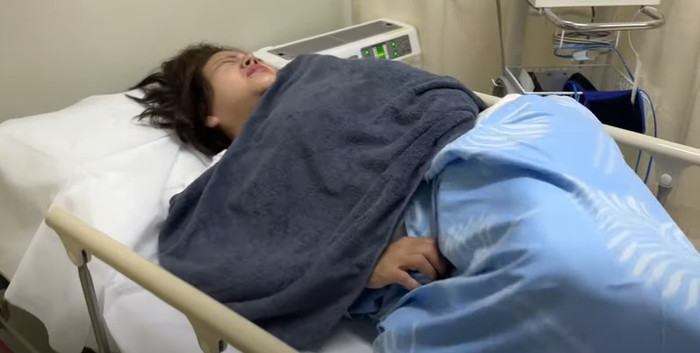 Lê Giang phải nhập viện cấp cứu vì đau bụng, ngộ độc thực phẩm. 