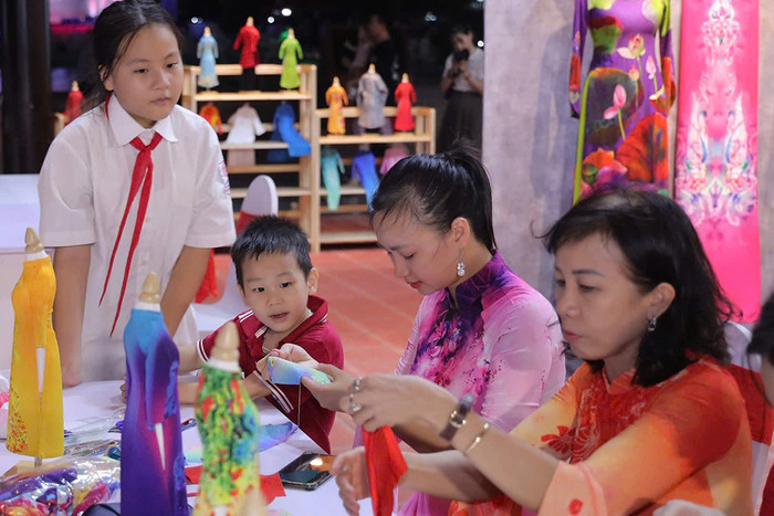 Khai mạc Lễ hội Áo dài Du lịch Hà Nội kỷ niệm 70 năm Ngày Giải phóng Thủ đô Ảnh 3