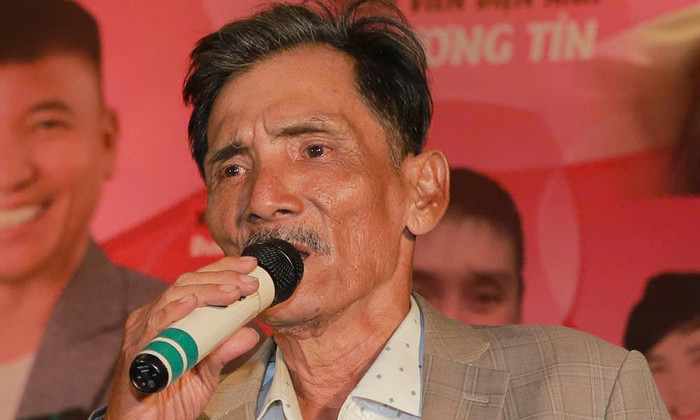 Nghệ sĩ Thương Tín chuyển về quê sống cùng mẹ đẻ.