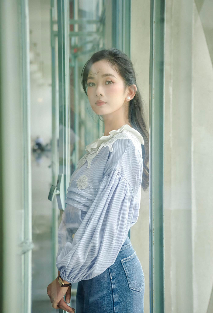 Sau khi dàn cast chính được công bố, Ngọc Xuân nhận nhiều phản ứng tích cực từ netizen. Nhiều ý kiến cho rằng, ngoại hình của cô như “xé sách” bước ra, mang đến cảm giác dễ chịu, giản dị.