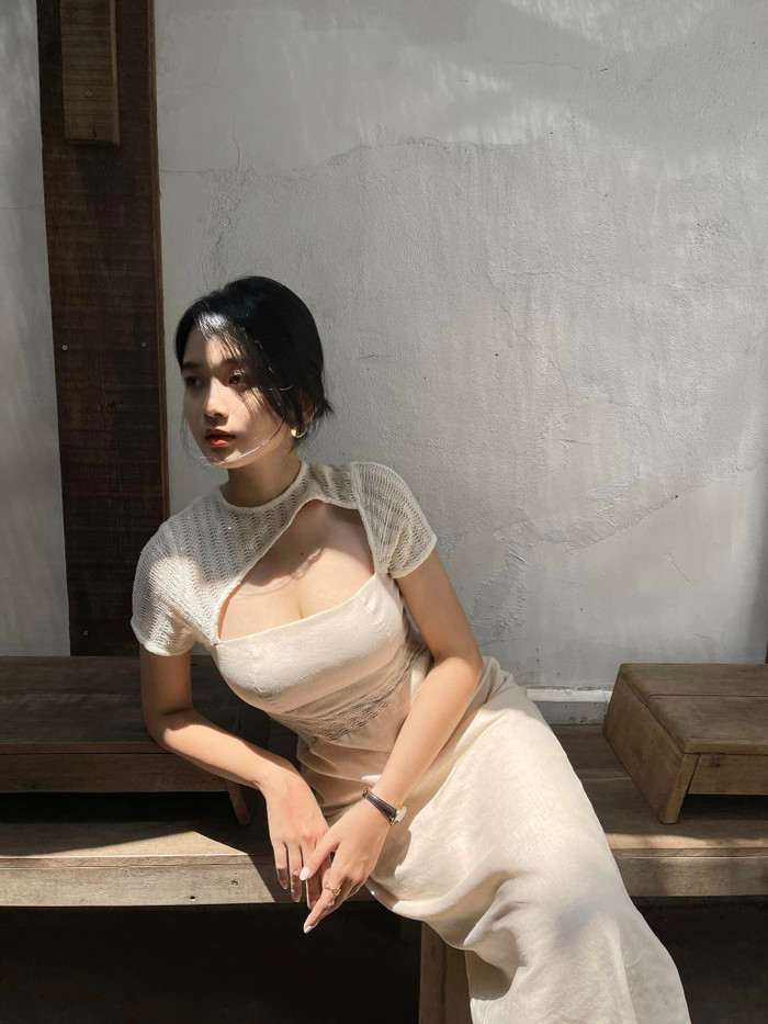 Trên màn ảnh, nhân vật Miền rất giản dị, cô thường diện áo dài trắng, trang điểm nhẹ nhàng. Hình ảnh này giống một phần so với phong cách đời thường của Ngọc Xuân. Có khán giả gọi cô là Ran Mori phiên bản người thật, vì có “vibe” tương tự nữ chính Thám Tử Lừng Danh Conan.