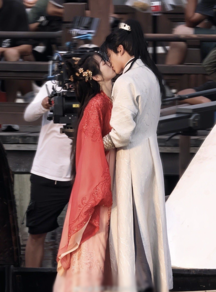 Chemistry cùng với ngoại hình quá hòa hợp giữa Vương Hạc Đệ và Điền Hi Vi khiến nhiều người mong chờ dự án Đại Phụng Đả Canh Nhân.