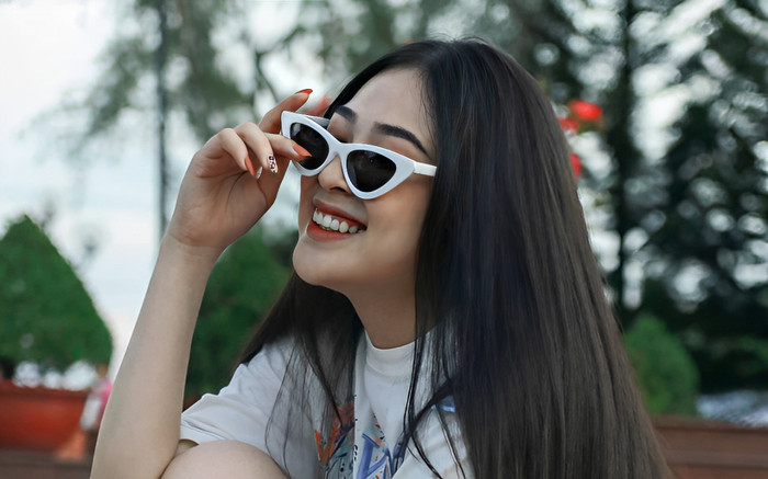 Thái độ của 'ái nữ' Quyền Linh khi đi phát tiền cho người nghèo gây chú ý Ảnh 2