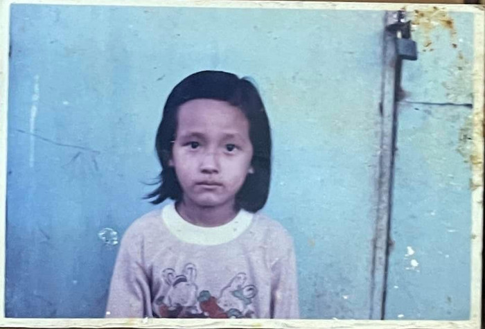 Mai Phương Thuý cho biết tấm hình này được chụp vào năm 1997, tức ở thời điểm này nàng hậu khoảng 9 tuổi. Ảnh: FBNV