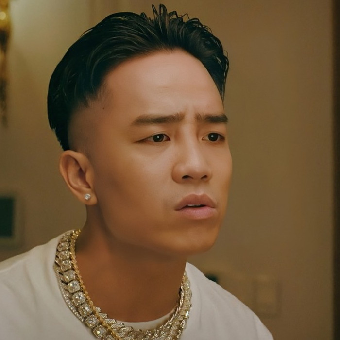 Duy Nam hóa thân thành tân thái tử của Độc đạo với vẻ ngoài ăn chơi, ngổ ngáo không kém Khương 'liều'.