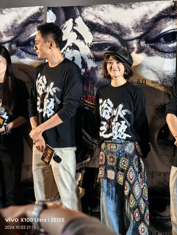 Nhan sắc của Triệu Lệ Dĩnh khi bỏ filter lộ rõ dấu hiệu tuổi tác nhưng vẫn được công chúng khen ngợi vì thái độ kính nghiệp.