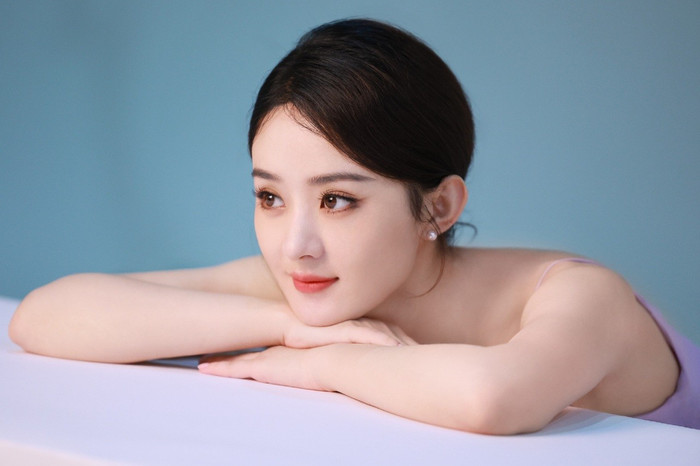 Sau khi chuyển hình thành công trên màn ảnh nhỏ, Triệu Lệ Dĩnh tiếp tục có bước tiến lớn trong sự nghiệp điện ảnh. 