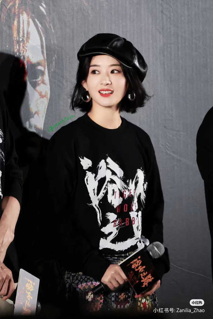 Triệu Lệ Dĩnh chính thức có tổng doanh thu từ các phim điện ảnh vượt mốc 5 tỷ NDT. 