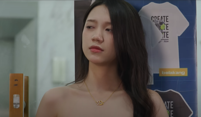 Dù chỉ mới xuất hiện và chưa có vai trò gì quan trọng trong mạch phim Đi giữa trời rực rỡ, cô chủ shop quần áo Ngọc Ngà vẫn được khán giả yêu thích vì vẻ ngoài xinh đẹp và nét diễn xuất thú vị. 