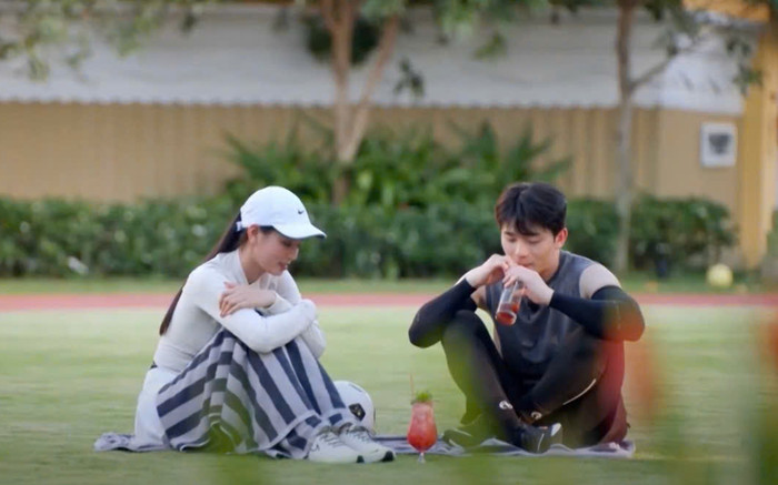 Bùi Khánh Linh 'đánh dấu chủ quyền' với Minuk Ảnh 2