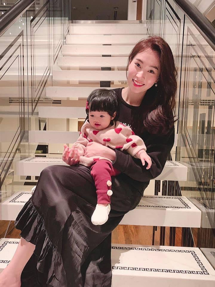 Vợ chồng hoa hậu Đặng Thu Thảo sống trong biệt thự hoành tráng, ở vị trí đắc địa tại Quận 1 (TP.HCM).