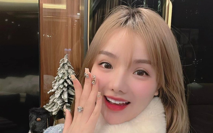 Chân dung nữ Tiktoker vừa bị thu giữ 10.000 chai nước hoa nghi nhập lậu Ảnh 2