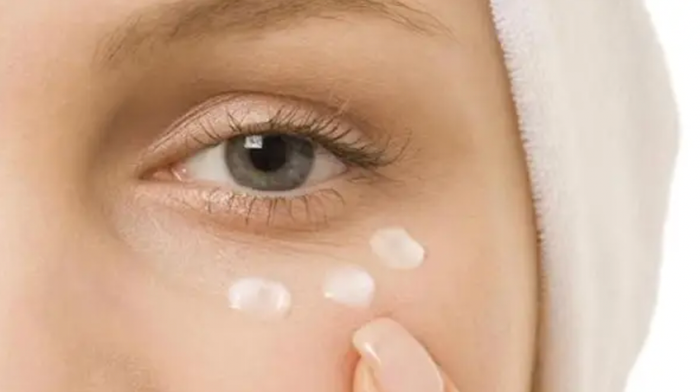 Kem dưỡng mắt không giúp giải quyết triệt để những vấn đề thường gặp ở vùng mắt.