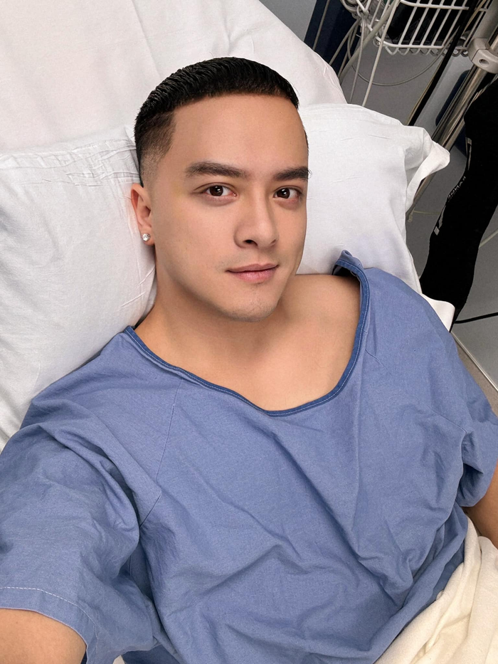 Theo đó, nam nghệ sĩ nhập viện để thăm khám tổng quát, ngừa ung thư. 