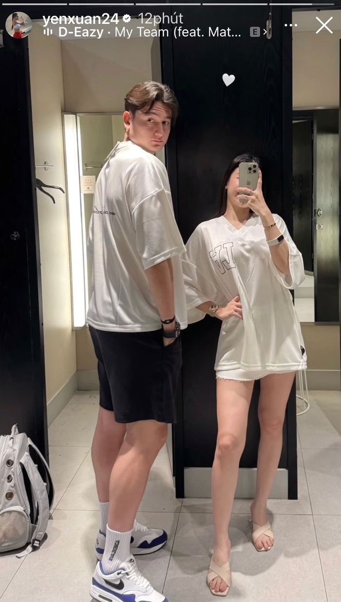 Vợ Đặng Văn Lâm khoe 'cặp kiếm Nhật' thon dài và nuột nà.