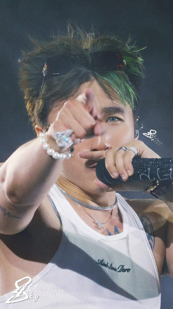 Sơn Tùng đi diễn với diện mạo đầy lạ lẫm, phủ sóng mạng xã hội Ảnh 2