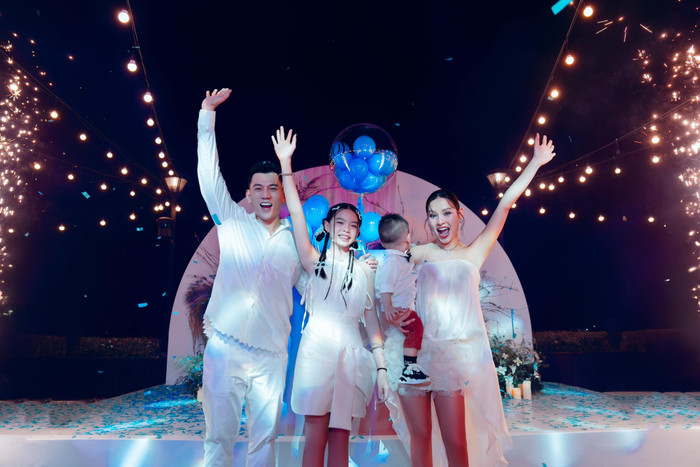 Tổ ấm của cặp đôi vỡ oà trong hạnh phúc khi chuẩn bị đón thêm thành viên mới. 