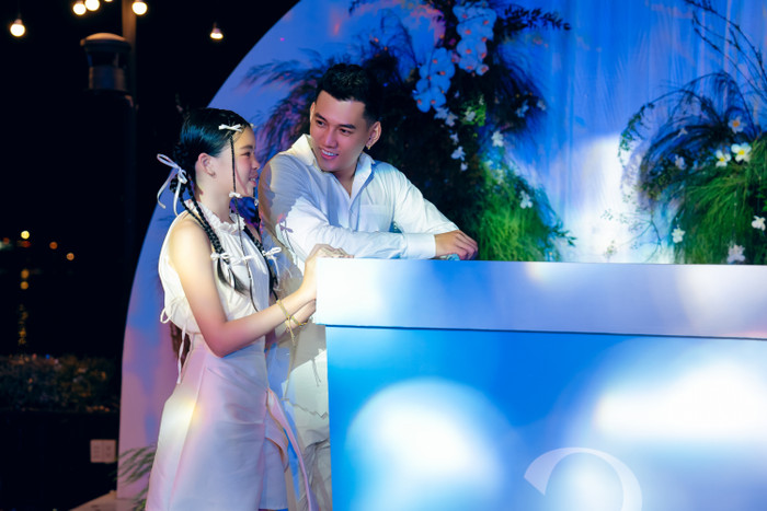 Lý Bình và bé Mia có mối quan hệ vô cùng thân thiết, gắn bó từ khi anh và Phương Trinh Jolie còn hẹn hò. 