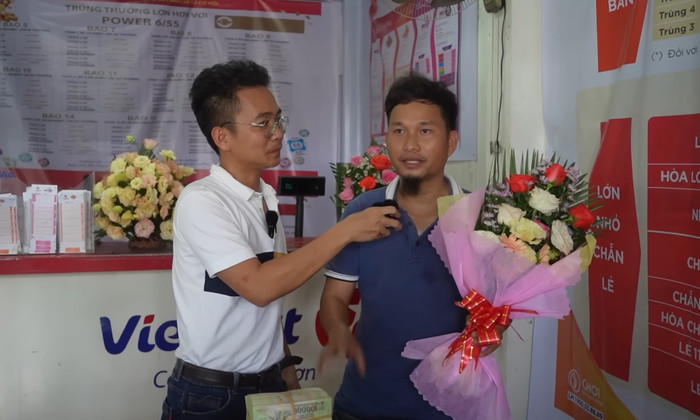 Anh Vương trúng số độc đắc.