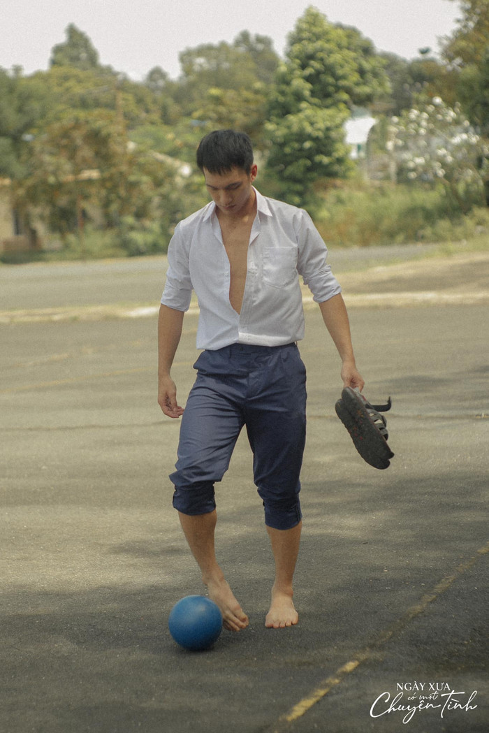 “Chàng thơ phim Nguyễn Nhật Ánh” sở hữu ngoại hình sáng, chiều cao 1m8, tỷ lệ cơ thể cân đối.