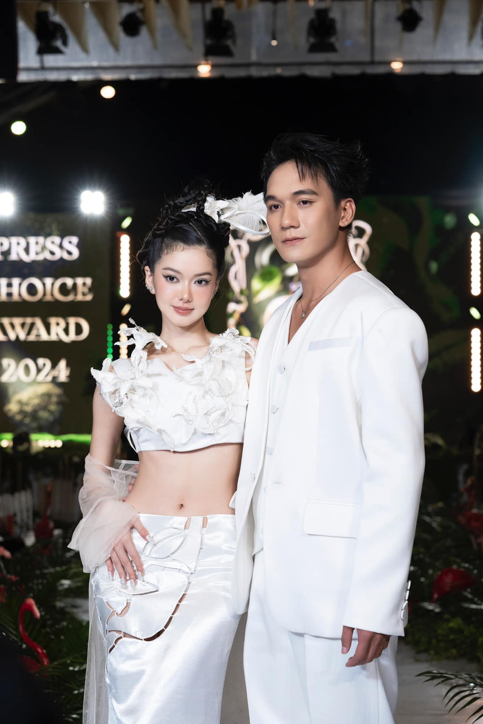 'Chàng thơ phim Nguyễn Nhật Ánh' cho biết, mình không ngần ngại khi bị gắn mác “bạn trai Yên Đan”, mà còn hãnh diện vì có cô bạn gái giỏi giang, xinh đẹp. 