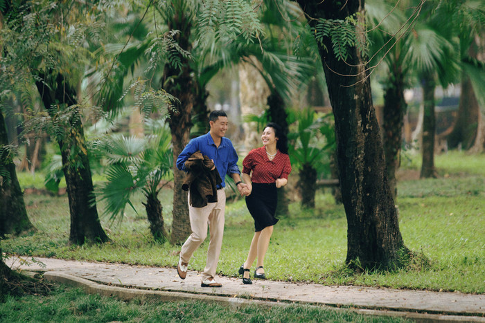 Trang phục cũng là một trong những yếu tố cần lưu ý khi thực hiện bộ ảnh mùa thu Hà Nội.